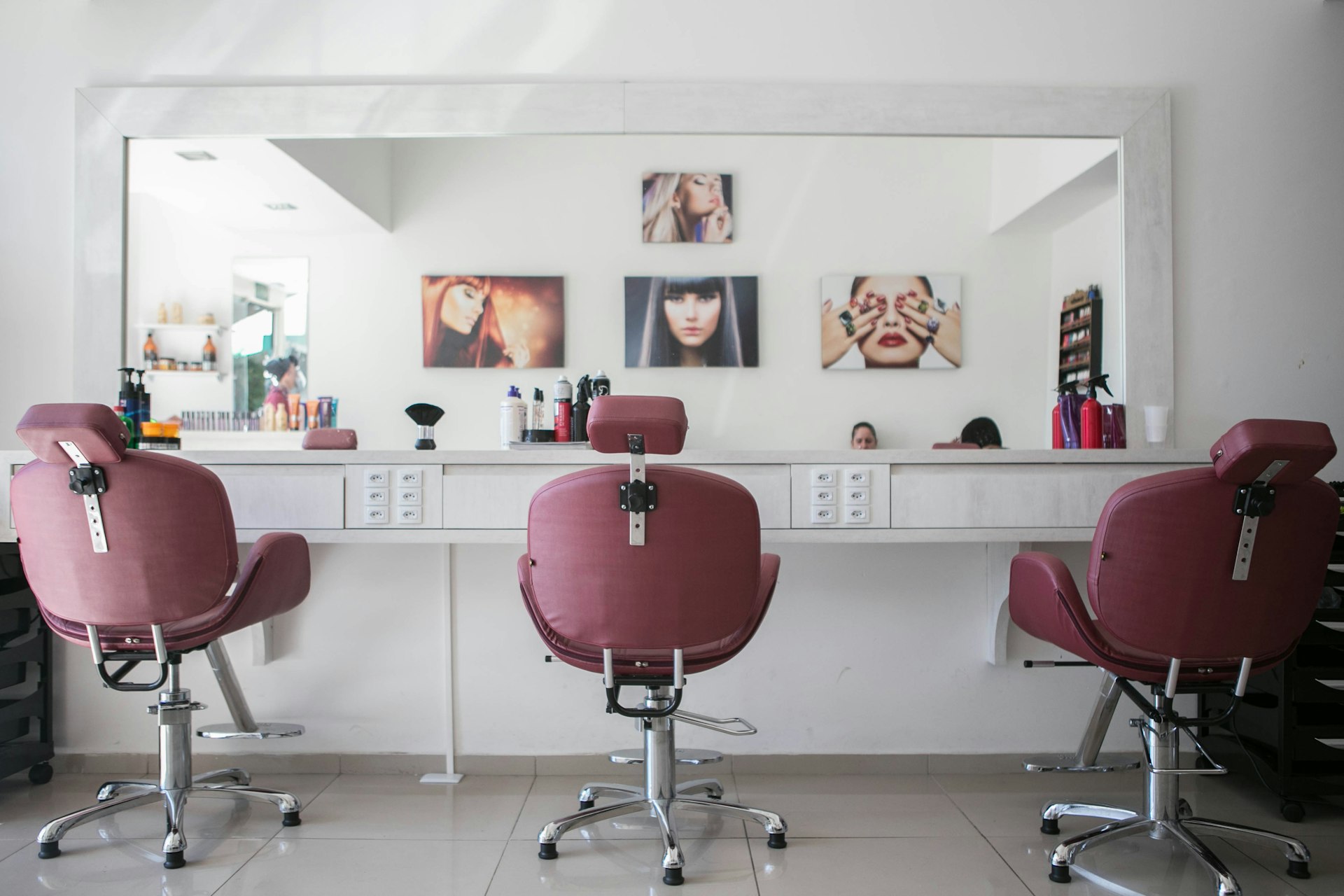 T&T Hair Salon Interior